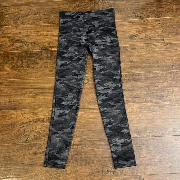 SPANX Camo Leggings, Sz. M. - Picture 2 of 7